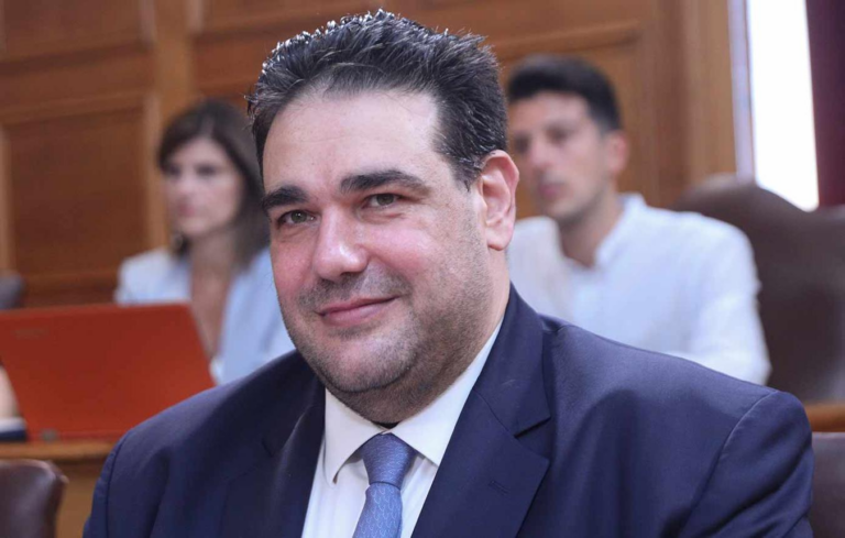 Ο Λιβάνιος «ανοίγει» σπίτια για δημόσιους λειτουργούς - Το αυγουστάστικο «τρέξιμο» στα υπουργεία - Η αποχώρηση Αυγερινού