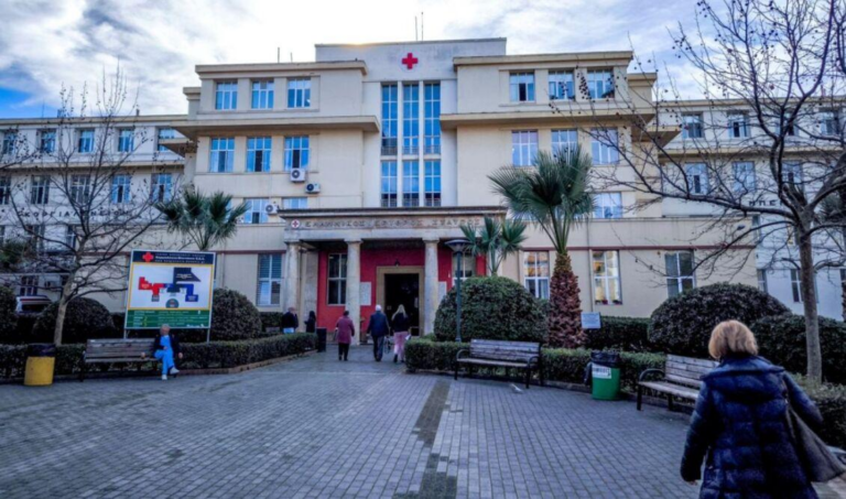 Άγρια επίθεση σε νοσηλεύτρια στα Επείγοντα του «Ερυθρού Σταυρού» – Την άρπαξε από τα μαλλιά και τη χτυπούσε