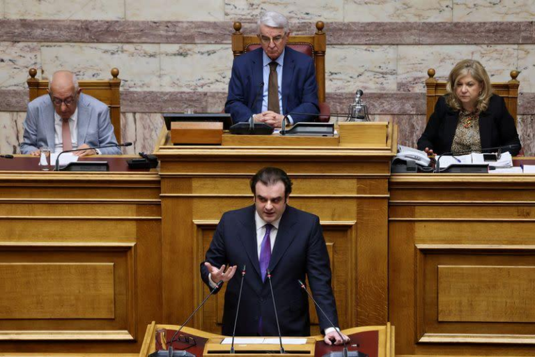 Οι τράπεζες μοιράζουν δισεκατομμύρια στους μετόχους ενώ δεν πληρώνουν φόρο