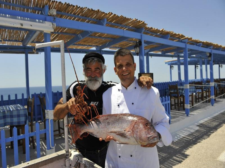 Γιατί δεν τρώμε φρέσκο ψάρι και καλή ντομάτα στα νησιά;