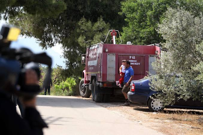 Υπό έλεγχο η φωτιά στο Σπαθοβούνι Κορινθίας (φώτο)