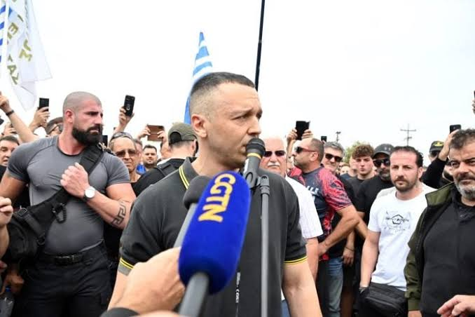 Αποφυλάκιση Κασιδιάρη: Οι αντιδράσεις των κομμάτων και οι εκτιμήσεις των συνταγματολόγων για το ενδεχόμενο συμμετοχής του στις εκλογές