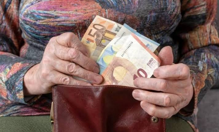 Συνταξιούχοι: 400 ευρώ αφορολόγητα τον Νοέμβριο – Ποιοι είναι οι δικαιούχοι