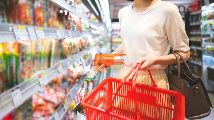 Πάνω από 1.700 προϊόντα φθηνότερα από σήμερα 7% έως και 30% – Η κυβέρνηση μιλά για ουσιαστική παρέμβαση στην ακρίβεια